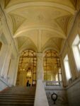 Monza lo Scalone della Villa Reale Rinasce la Villa di Reale di Monza: fotogallery dalla Versailles lombarda, restituita al pubblico dopo due anni di restauri costati 20 milioni