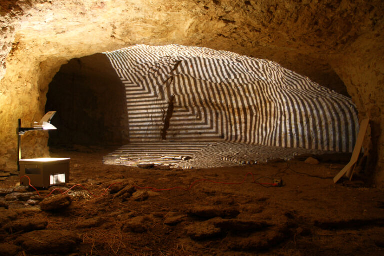 Occhio Riflesso I – Grotta Artificiale – SIscurosu – Segariu 2 Occhio riflesso. Un progetto atipico raccontato da Alessandro Sau ed Enrico Piras