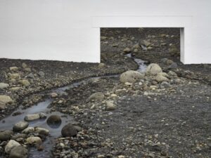 Olafur Eliasson, Riverbed. Passeggiata lungo il fiume, tra le pareti di un museo