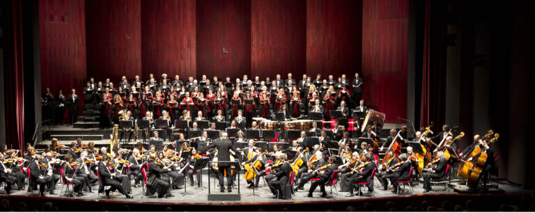Orchestra e coro del Teatro Regio photo Ramella e Giannese c Teatro Regio MiTo, il festival di tutte le musiche. Da Brahms a Profondo Rosso