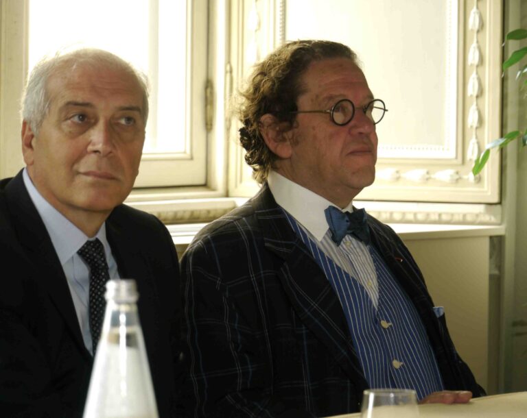 Philippe Daverio con il sindaco di Monza Rinasce la Villa di Reale di Monza: fotogallery dalla Versailles lombarda, restituita al pubblico dopo due anni di restauri costati 20 milioni