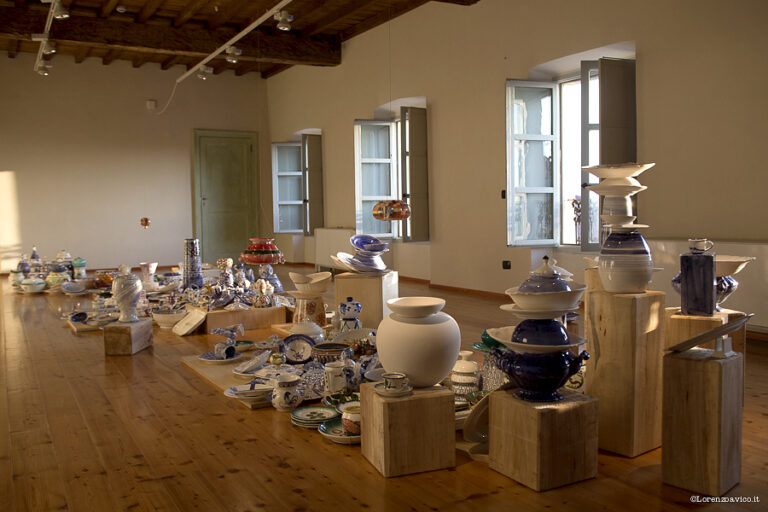 Polvere di stelle Museo della Ceramica Mondovì 1 Artisti Céleste Boursier-Mougenot e Matteo Rubbi, curatori Chiara Bertola e Giacinto Di Pietrantonio. Il Museo della Ceramica di Mondovì si apre al contemporaneo, ecco Immagini e video