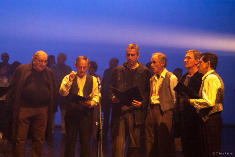 Roberto Paci Dalò ll grande bianco Teatro Valli Reggio Emilia 12 Roberto Paci Dalò, Paolo Rosa e la Grande Guerra. Tante immagini dalla prima assoluta de ll grande bianco, al Teatro Valli di Reggio Emilia