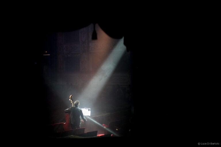 Roberto Paci Dalò ll grande bianco Teatro Valli Reggio Emilia 15 Roberto Paci Dalò, Paolo Rosa e la Grande Guerra. Tante immagini dalla prima assoluta de ll grande bianco, al Teatro Valli di Reggio Emilia