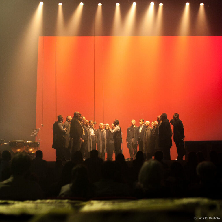 Roberto Paci Dalò ll grande bianco Teatro Valli Reggio Emilia 25 Roberto Paci Dalò, Paolo Rosa e la Grande Guerra. Tante immagini dalla prima assoluta de ll grande bianco, al Teatro Valli di Reggio Emilia