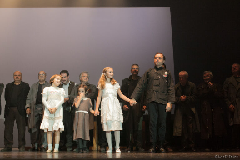 Roberto Paci Dalò ll grande bianco Teatro Valli Reggio Emilia 28 Roberto Paci Dalò, Paolo Rosa e la Grande Guerra. Tante immagini dalla prima assoluta de ll grande bianco, al Teatro Valli di Reggio Emilia