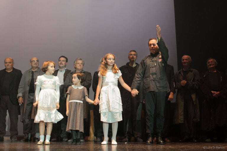 Roberto Paci Dalò ll grande bianco Teatro Valli Reggio Emilia 29 Roberto Paci Dalò, Paolo Rosa e la Grande Guerra. Tante immagini dalla prima assoluta de ll grande bianco, al Teatro Valli di Reggio Emilia