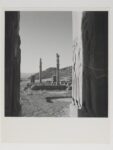 View of ruins at the palace of Persepolis Persia 1949 ® Conde Nast Horst Estate Horst P. Horst: eleganza senza tempo