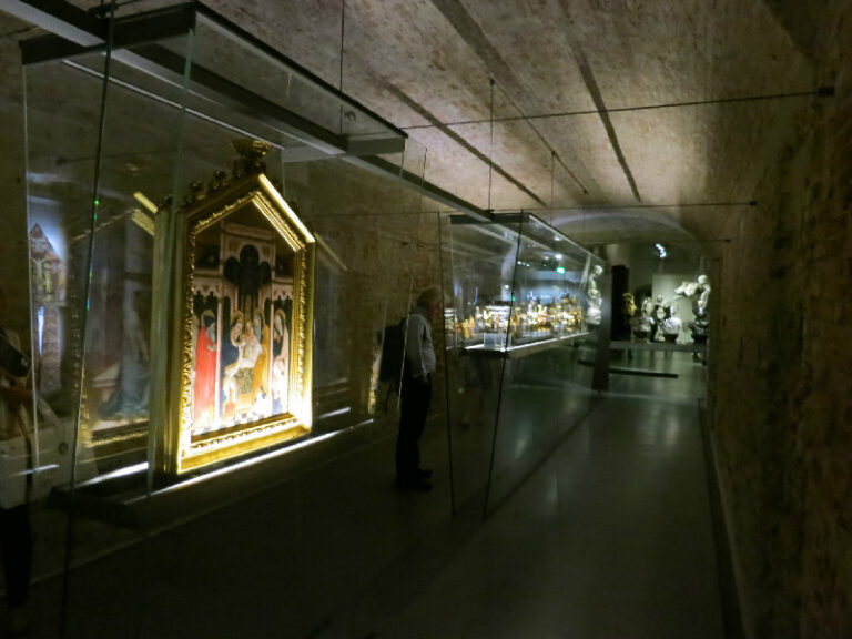 l Museo del Duomo di Milano 7 Philippe Daverio è il direttore artistico del Museo del Duomo di Milano. Ecco il video dove racconta i suoi progetti, tante novità in vista di Expo 2015