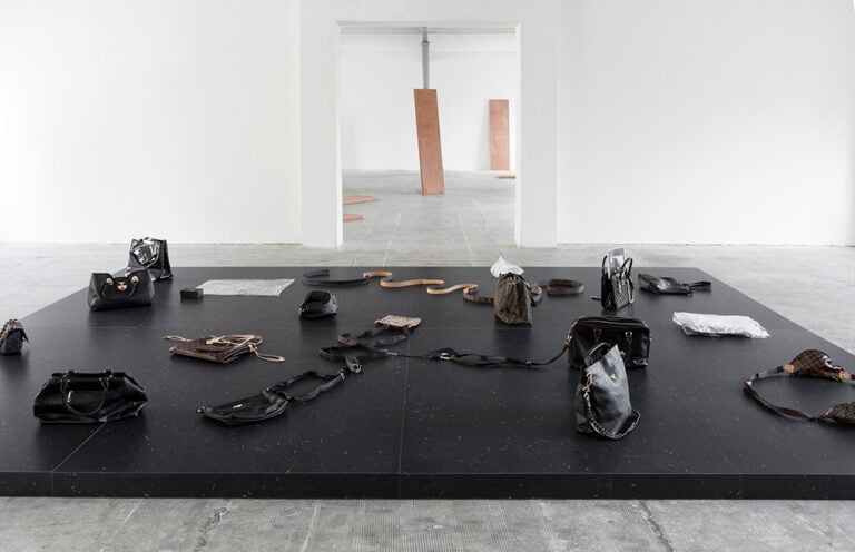 Adriano Costa La commedia dell’arte Installation view Peep Hole Milano fino all’8 novembre 2014 4 Adriano Costa. L’assenza della messa in scena