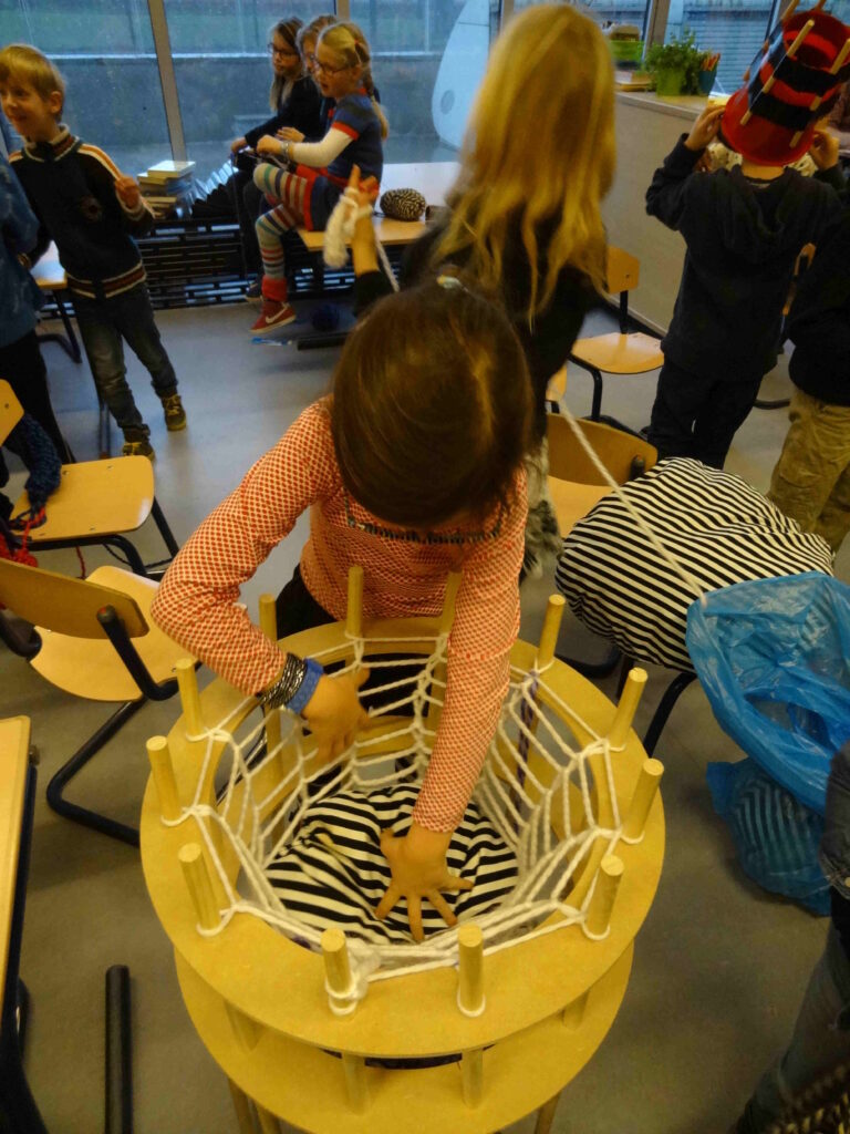 Amsterdam Laboratorio3 Zig Zag, la nobile tradizione tessile, in un progetto europeo per adulti e bambini. Da Explora, a Roma, si intrecciano i fili della creatività