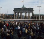 Berlino novembre 1989 © antje schröder kulturprojekte berlin Berlino ricorda il Muro con ottomila sfere luminose: nel 25° anniversario della riunificazione si prepara una installazione che evoca il tracciato dell’antico confine
