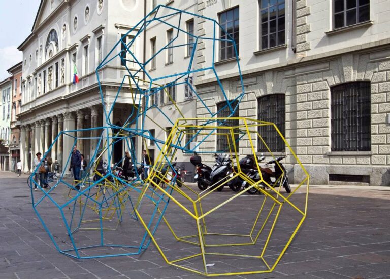 ComON Luca Raimondi Evolution. Photo Emanuele Scilleri Urban art sul Lago di Como: Opiemme e Massimo Giacon tra gli ospiti della terza edizione di ComON, mostra itinerante per la città