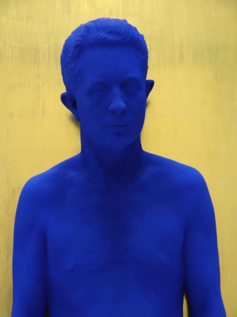 Fontana e Klein a Milano 11 Yves Klein ritrova Lucio Fontana a Milano: fotogallery in anteprima dalla mostra che al Museo del Novecento ci riporta al 1957...