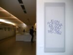 Fontana e Klein a Milano Yves Klein ritrova Lucio Fontana a Milano: fotogallery in anteprima dalla mostra che al Museo del Novecento ci riporta al 1957...