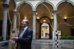 Franco Menicagli Palazzo Strozzi Firenze foto Valentina Silvestrini Palazzo Strozzi è (ancora) contemporaneo. Al via a Firenze un ciclo di interventi site specific di Franco Menicagli, Kinkaleri e Bianco-Valente. E a marzo 2015 torna il CCC Strozzina…