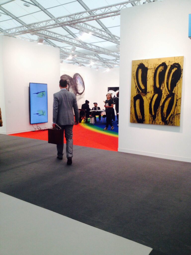 Frieze Art Fair Londra 2014 Lisson Gallery London Updates: primissime immagini live da Frieze Art Fair. E prime vendite, con Hauser + Wirth e Lehmann Maupin a gonfie vele già alla preview