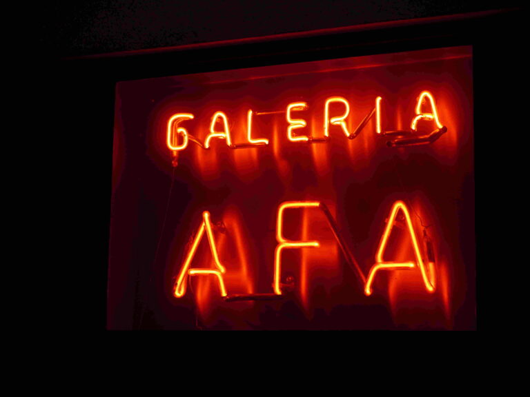Galeria Afa Fotogallery da Santiago del Cile: primi eventi in attesa dell’opening di Ch.ACO, con Carlos Amorales che occupa un cinema a luci rosse... 