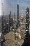 I riflessi dello skyline di Milano sulla UniCredit Tower foto Michela Deponti 533x800 Milano scopre il suo Bosco Verticale: fotogallery dei grattacieli firmati Stefano Boeri tra Porta Nuova e l’Isola. In corsa per l’Highrise Award