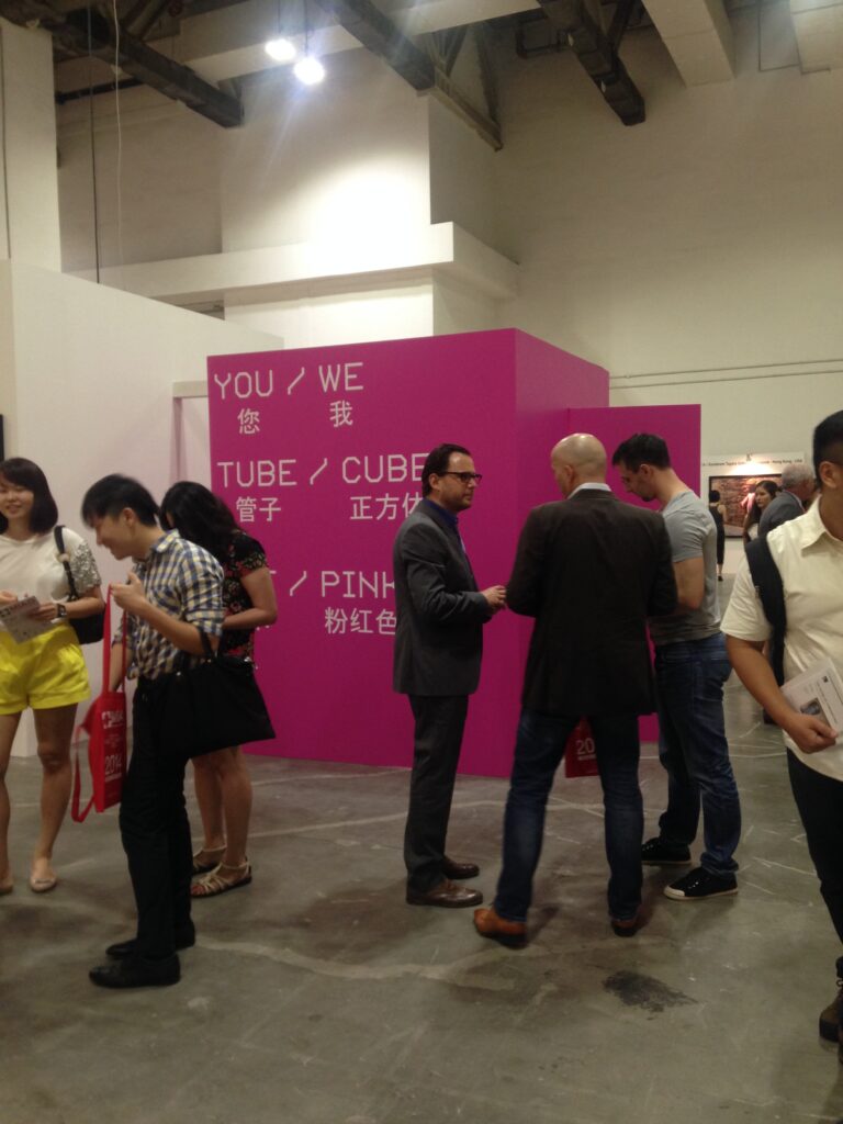 IMG 3215 e1414165208392 Ecco le prime immagini dalla MIA Art Fair al suo debutto a Singapore. Una cinquantina le gallerie presenti al Marina Bay Sands Expo & Convention Centre, con ricca rappresentanza italiana