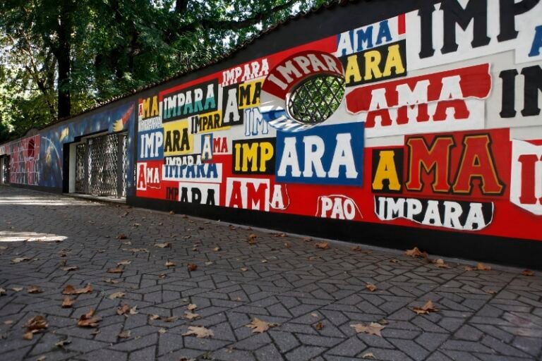 Il murale di Pao ispirato a Bruno Munari Pao, Tawa, TvBoy brindano a Campari: undici interventi di street-art per la sede storica dell’azienda a Sesto San Giovanni, nel suo centodecimo compleanno