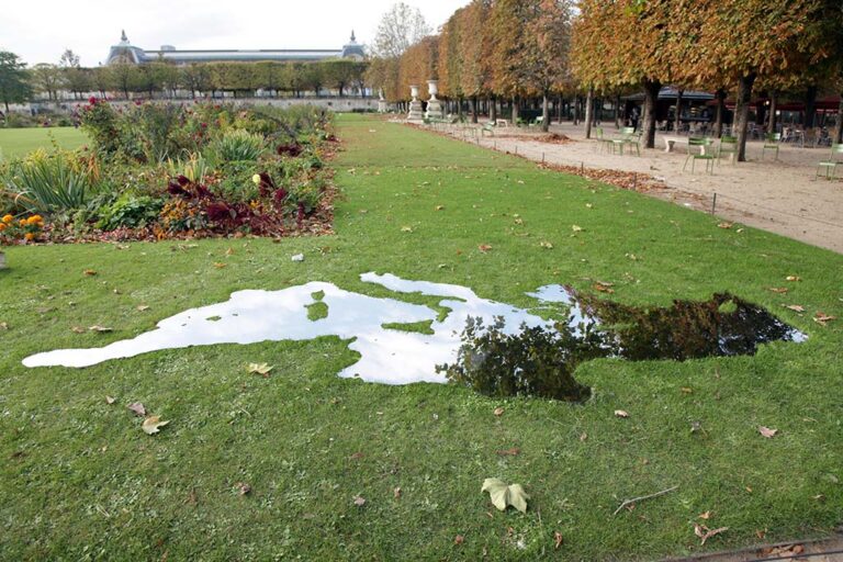 Jean Denant La Traversee Paris Updates: quindici immagini per raccontarvi dalle Tuileries la sezione opere di grandi dimensioni della Fiac. Unlimited in giardino, da Baselitz a Boltanski, a Houseago