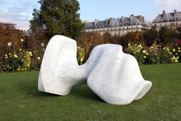Jon Rafman New age demanded Paris Updates: quindici immagini per raccontarvi dalle Tuileries la sezione opere di grandi dimensioni della Fiac. Unlimited in giardino, da Baselitz a Boltanski, a Houseago