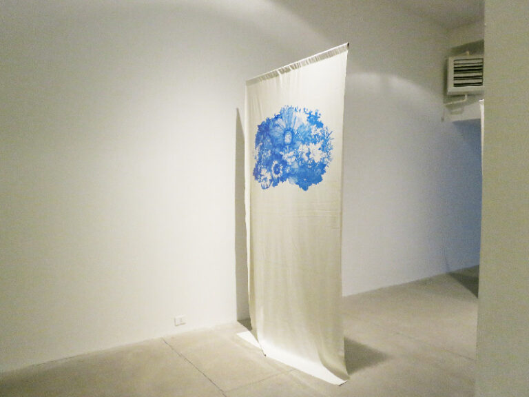 Kimsooja, Installation view To Breathe: The Sun – Unfolded, Galleria Raffaella Cortese, Milano, 2014