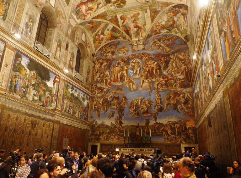 La Cappella Sistina illuminata da Osram 3 Ecco le immagini della nuova Cappella Sistina illuminata da Osram. Settemila invisibili Led per il più straordinario patrimonio della Città del Vaticano
