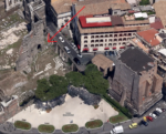 La baracca nel cuore dei Fori Imperiali a Roma I lettori segnalano. Una baracca in piena regola nel cuore dei Fori Imperiali a Roma. E la soprintendenza che fa? Pensa alle auto in divieto. Per difenderle…