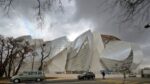 La nuova Fondation Louis Vuitton a Parigi Vi piace la nuovissima Fondazione Vuitton di Parigi disegnata da Frank O. Gehry? Tutte le foto dell'edificio che inaugura tra venti giorni nella capitale