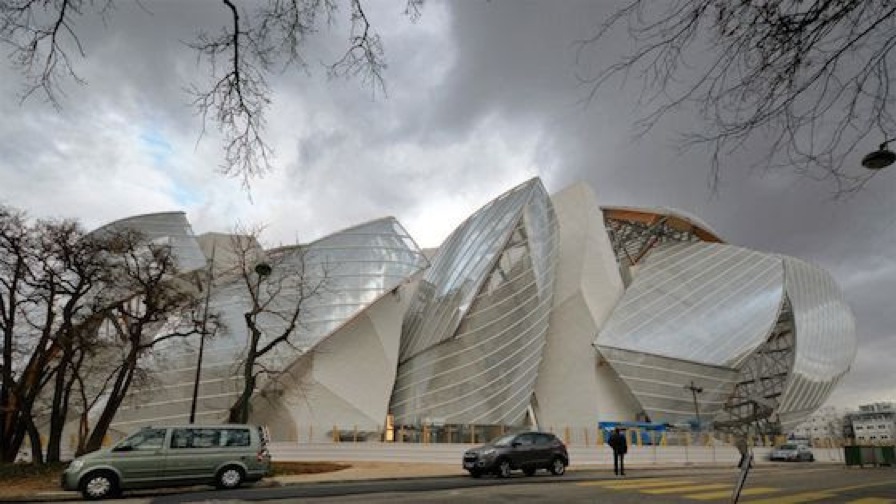 Vi piace la nuovissima Fondazione Vuitton di Parigi disegnata da Frank O. Gehry? Tutte le foto dell’edificio che inaugura tra venti giorni nella capitale
