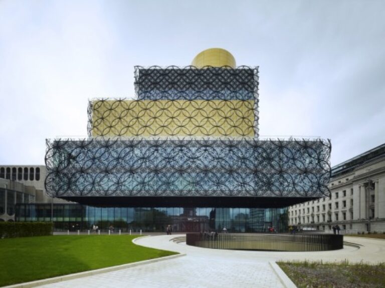 Library of Birmingham Mecanoo Haworth Tompkins vince lo Stirling Prize 2014. Con l’Everyman Theatre di Liverpool lo studio inglese batte Renzo Piano e Zaha Hadid, in finale rispettivamente con lo Shard e l’Aquatics Centre