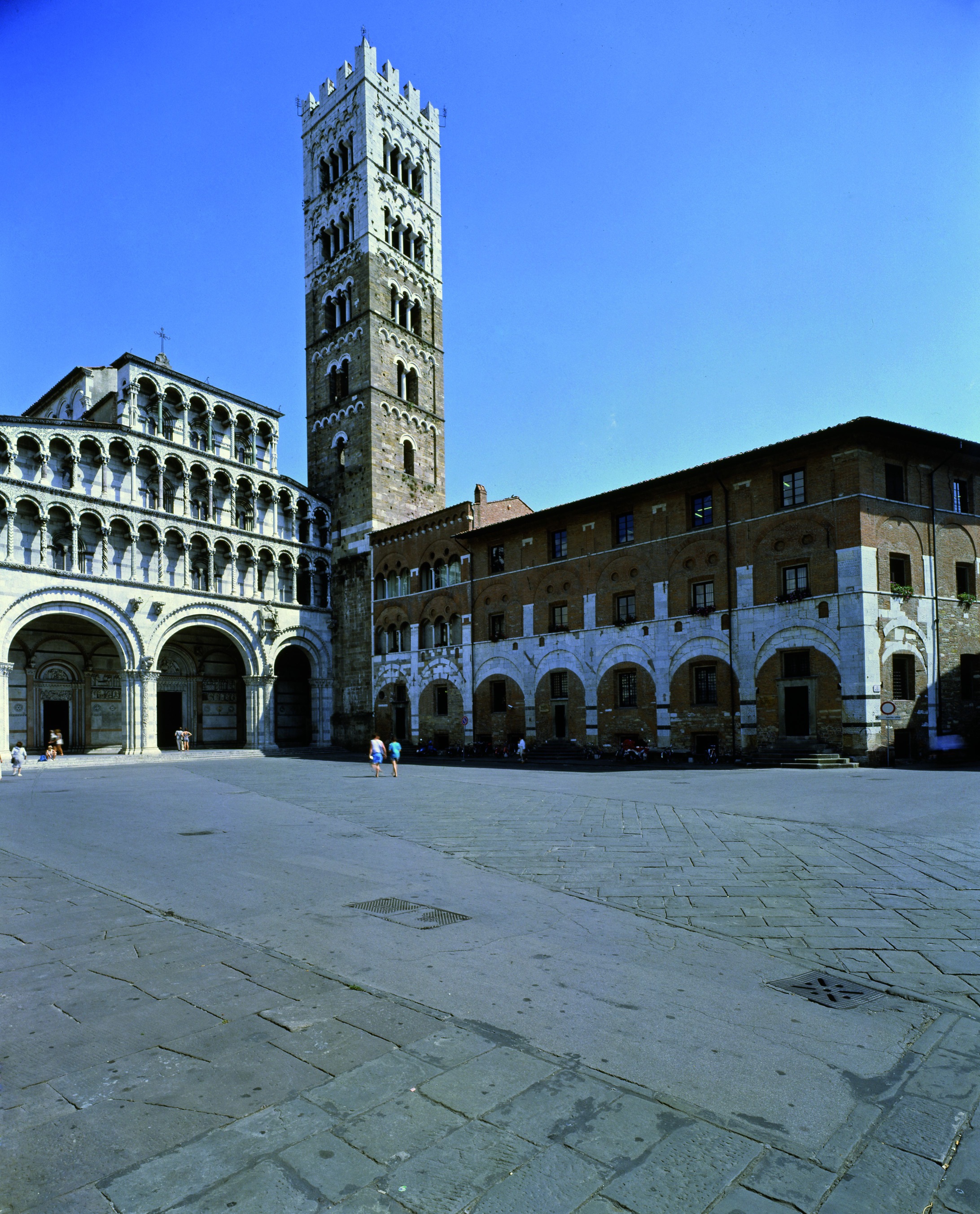 Arezzo Sede Storica Banca Etruria Artribune