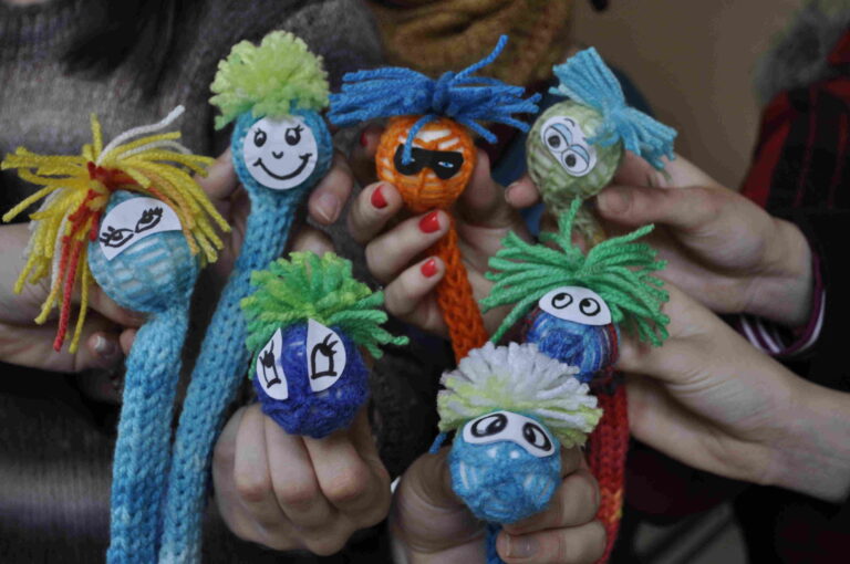 Making puppets Zig Zag, la nobile tradizione tessile, in un progetto europeo per adulti e bambini. Da Explora, a Roma, si intrecciano i fili della creatività