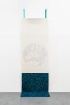 Marco Basta, Giardino (Marseille), 2013, pennarello su feltro, tessuto, 225 x 81 cm, foto Andrea Rossetti. Courtesy Galleria Monica De Cardenas Milano : Zuoz