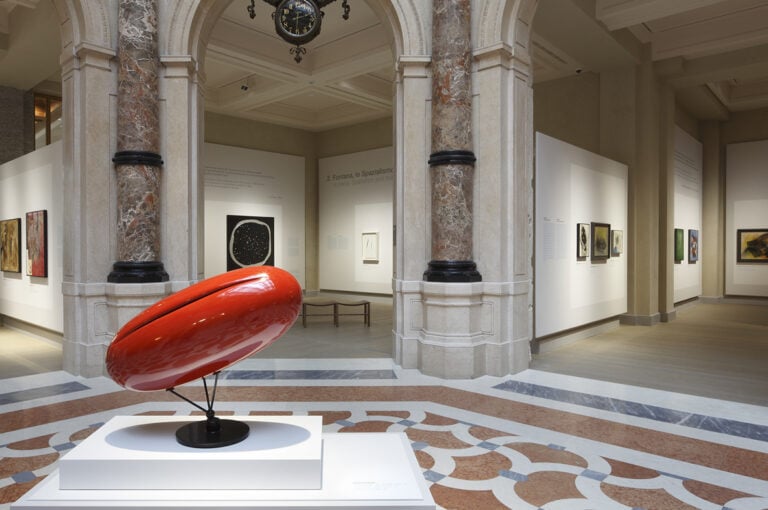 Milano Galleria Italia Piazza Scala Intesa Sanpaolo Banche aperte, per un giorno. Visite gratuite e guidate alle collezioni d’arte degli istituti bancari italiani: ecco il programma dell’edizione 2014 di Invito a Palazzo