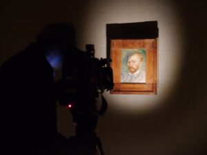 Van Gogh a Milano insieme a Kengo Kuma: fotogallery da Palazzo Reale per la mostra dell’anno. Con commento dell’archistar che ha firmato l’allestimento
