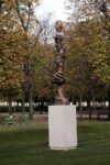 Rebecca Warren Bow Paris Updates: quindici immagini per raccontarvi dalle Tuileries la sezione opere di grandi dimensioni della Fiac. Unlimited in giardino, da Baselitz a Boltanski, a Houseago