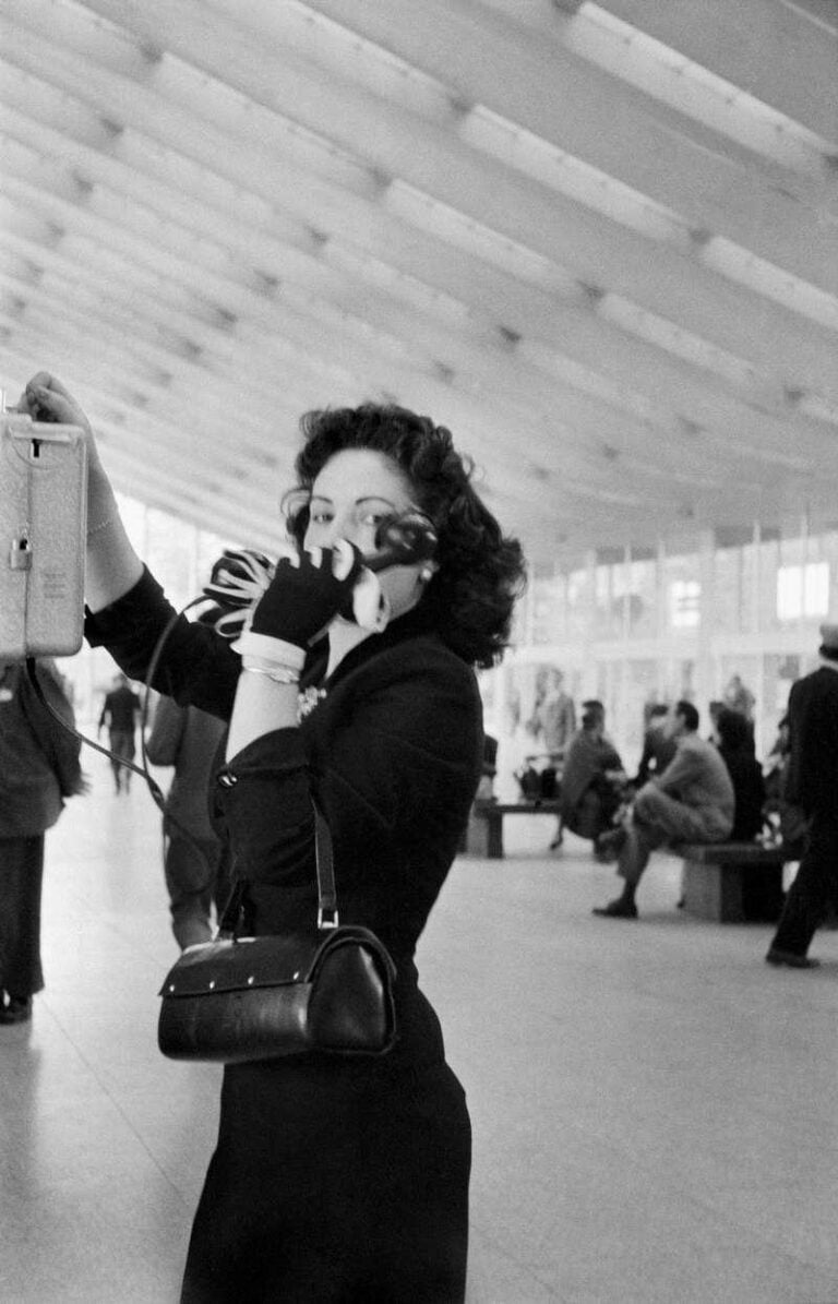 René Burri Terminus Rome 1956 © Renè Burri Addio a René Burri, il grande fotografo svizzero ritrattista del Che Guevara. Una carriera ricchissima, culminata con la nomina a presidente dell’Agenzia Magnum