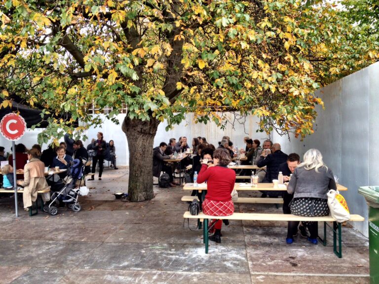 Ristorazione a Frieze London 2014 6 London Updates: perché a Frieze si mangia bene e invece nelle fiere italiane si mangia da schifo? E che conseguenze ha questo sul business fieristico?