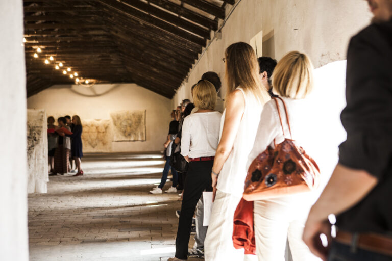 Sala di Kudo Masahide Riso a regola d’arte. La creatività contemporanea sbarca alla tenuta della Colombara, nel vercellese, dove nasce l’Acquerello il riso numero uno al mondo. Ecco le immagini della mostra