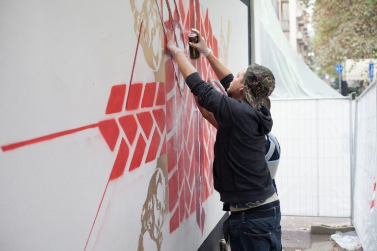 Tawa al lavoro Pao, Tawa, TvBoy brindano a Campari: undici interventi di street-art per la sede storica dell’azienda a Sesto San Giovanni, nel suo centodecimo compleanno