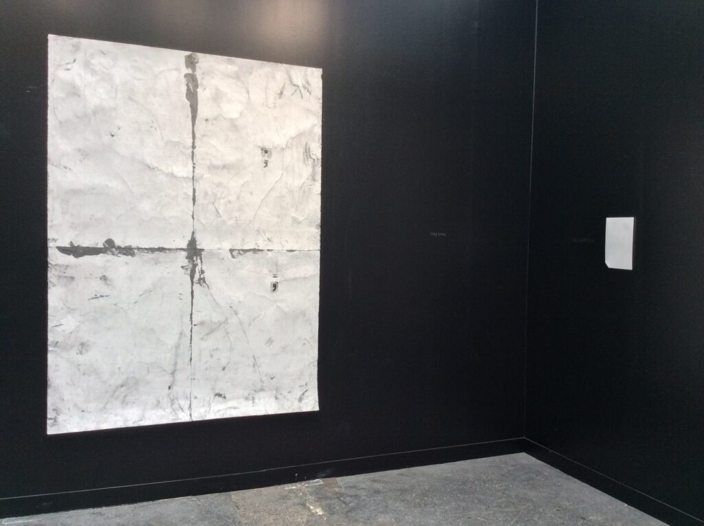 Paris Updates: Fiac Total White. Un nuovo tour fotografico, sulle tracce del “non colore” che trionfa in questo ottobre. Dalle aste londinesi agli stand della fiera