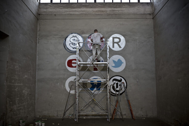 dot dot dot c Matteo Armellini I murales di Outdoor invadono l’ex Dogana dello Scalo di San Lorenzo, a Roma. Quinta edizione del festival, con tredici artisti internazionali