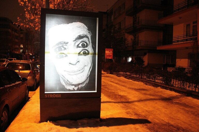 40 avareler Istallazione abusiva dei 40 ladroni Weekend a Istanbul. Biennale, fiera, festival e molto altro