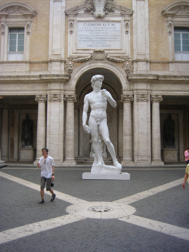 7 Copia del David nel cortile del Palazzo dei Conservatori Michelangelo. Incontrare un artista universale 2014 Inpratica. La capitolazione dei Musei Capitolini (I)