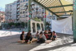 A lezione in Piazza Gramsci foto Sergio Racanati Milano, Piazza Gramsci salvata in corner