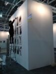 Artissima in allestimento 10 Torino Updates: ecco le foto in anteprima di Artissima ancora in allestimento. Effetto Cattelan sulla fiera, i temi ricorrenti di quest’anno sono i soldi e la morte