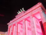 Brandenburger Tor 4 © Silvia Neri 25 anni fa cadeva il muro di Berlino. Nella capitale tedesca prendono il via grandiosi festeggiamenti: con una megainstallazione di palloni luminosi, ecco le immagini live...